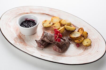 Вырезка ягнячья с соусом из черной смородины 