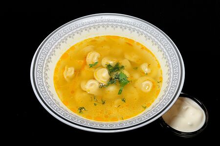 Мини-пельмени из свинины и говядины с бульоном