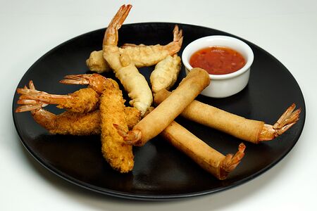 Тигровые креветки в трёх подачах с соусом свит чили