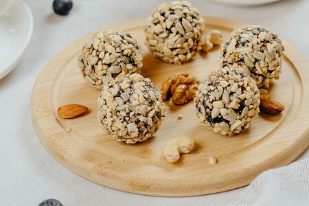 ПП-конфета с финиками и черносливом