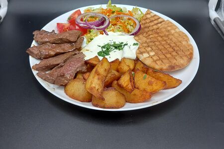 Шаверма говяжья на тарелке