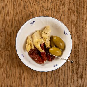 Вяленые томаты, артишоки и оливки