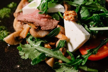 Салат с запеченной говядиной