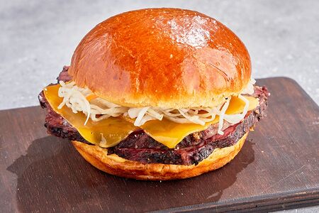 Бургер с брискетом