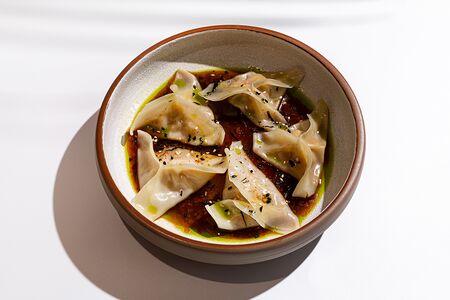 Вонтоны с креветкой и цыпленком с сычуанским соусом