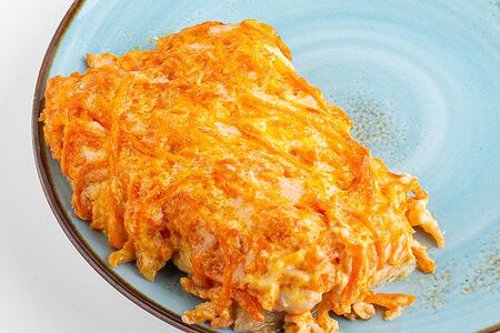 Кета, запеченная под овощами