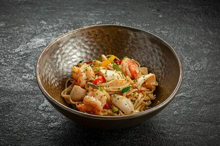 Удон с морепродуктами 