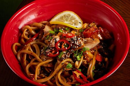 Лапша острая с курицей 