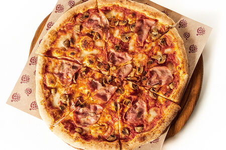 Пицца с Тамбовским окороком и грибами