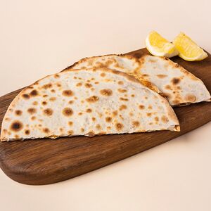 Ламаджо с говядиной и сыром