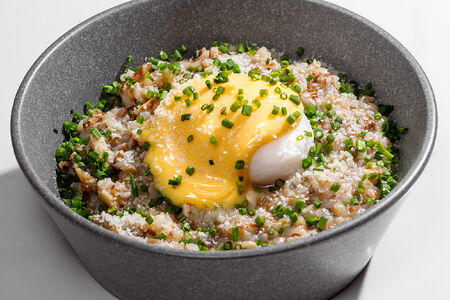 Овсяная каша с курицей и яйцом пашот