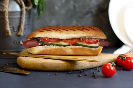 Хот-дог с куриной колбаской