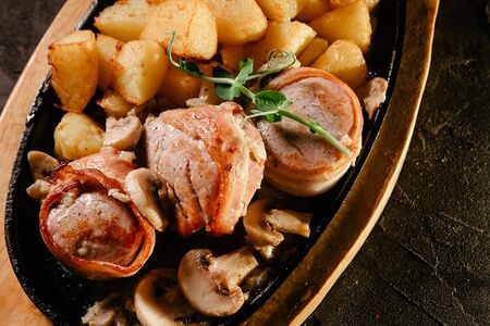 Медальоны из свинины