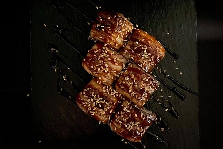 Ролл опаленный Лосось крем-чиз люкс