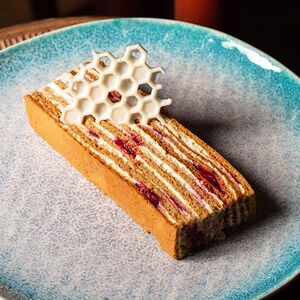 Медовик с узбекской вишней