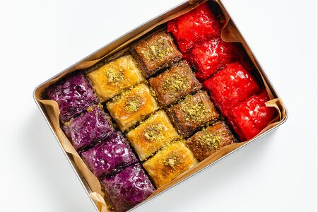 Подарочный набор с пахлавой в металлической коробке 