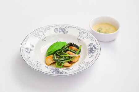 Гребешок с пюре из горошка