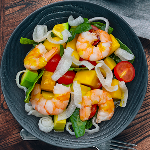 Салат с манго и креветками