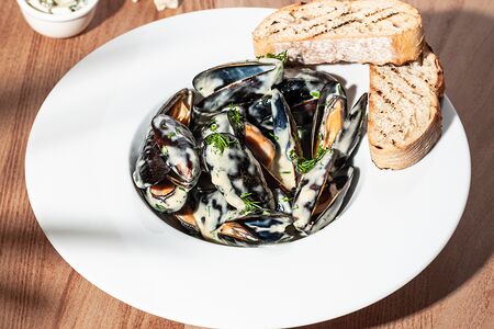 Мидии в соусе Блю-чиз