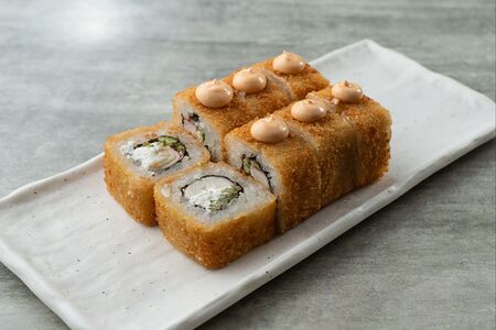 Темпурный ролл с крабом