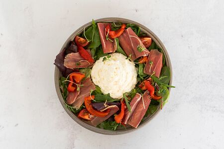 С прошуто, печеным перцем и эспумой из пармезана 