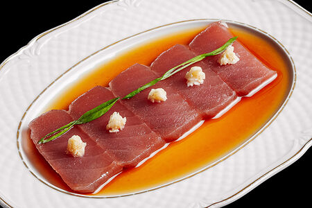 Татаки из опаленного тунца с соусом понзу