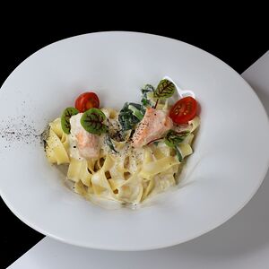 Паста с лососем и шпинатом