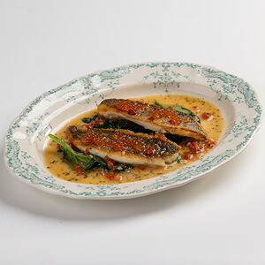 Сибас в лимонном соусе с красной икрой