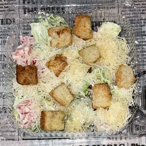 Салат Цезарь с курицей