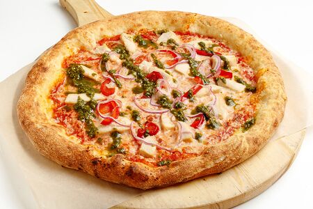 Пицца с куриной грудкой и соусом песто