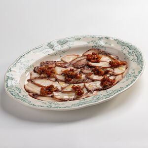 Карпаччо из осьминога с томатной сальсой