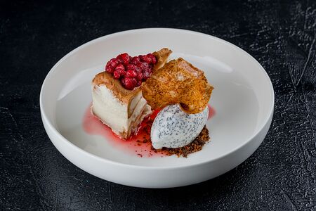 Карпатка, лесная земляника, маковый пломбир