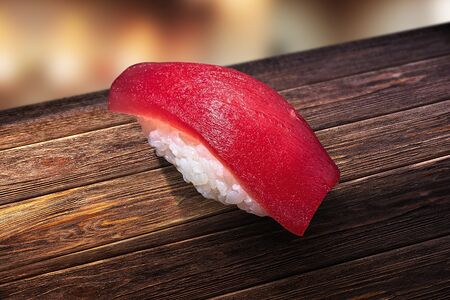 Суши с тунцом