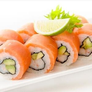Ролл с креветкой и лососем