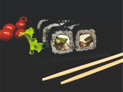 Ролл Калифорния с угрём