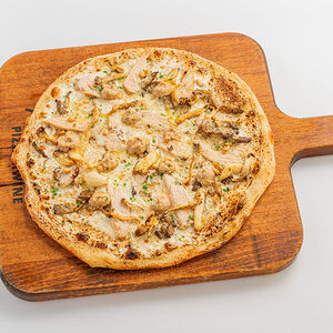 Пицца с курицей и вешенками