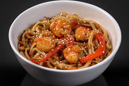 Вок с лососем и тигровыми креветками в соусе терияки