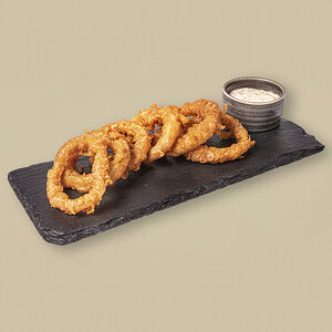 Луковые кольца с чесночным соусом