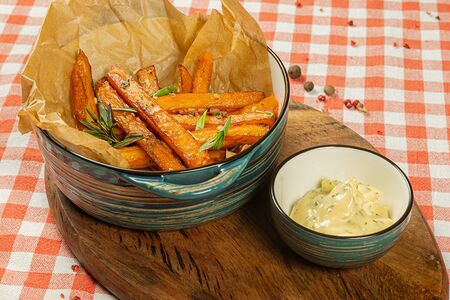 Батат фри с соусом Блю чиз