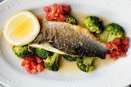 Филе сибаса с брокколи