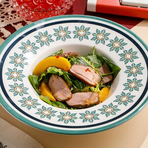 Салат с уткой и персиками