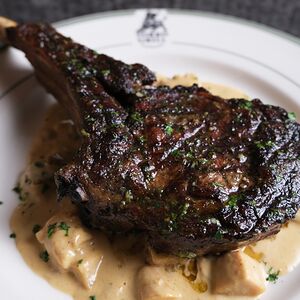 Розовая телятина на кости