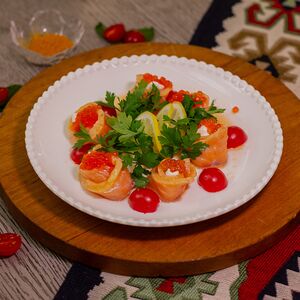 Рулетики из лосося