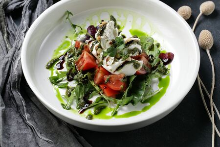 Капрезе с моцареллой