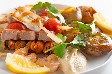 Мини-шашлычки из морепродуктов