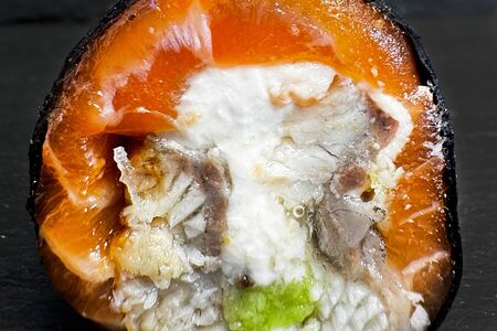 Угорь с лососем без риса