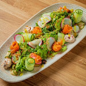 Салат с лососем