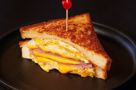 Сэндвич 1/2 Ветчина-яйцо-сыр New