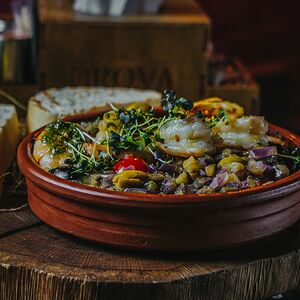 Креветки с печёными баклажанами и сыром дорблю