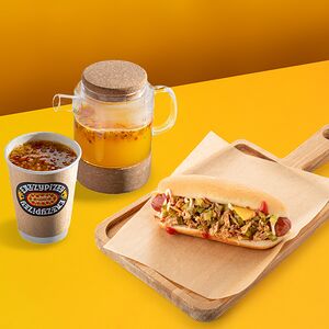 Напиток и хот-дог